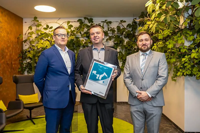 Zástupci společnosti LUX spol. s r.o. a Stäubli